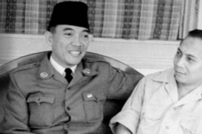 Bagaimana struktur pemerintahan zaman Belanda, masih adakah pengaruhnya dalam struktur pemerintahan RI sekarang?