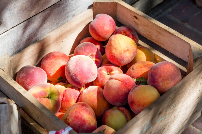 Buah peach atau buah persik punya kalori yang rendah, buah ini disebut-sebut mampu membantu turunkan berat badan.