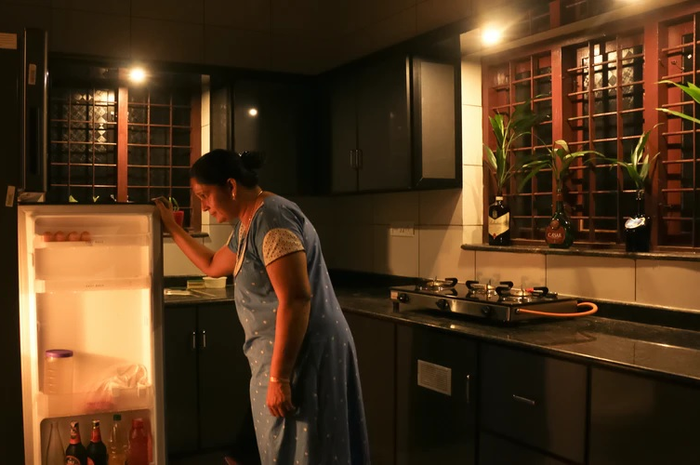 Menghilangkan bau kulkas dengan baking soda