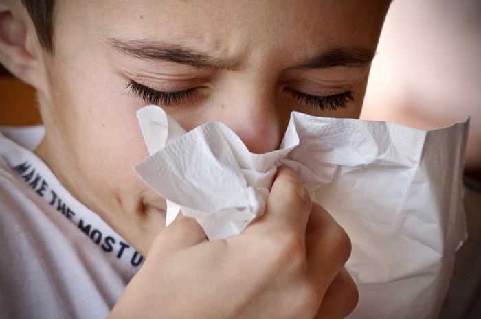 ilustrasi cara mengatasi hidung tersumbat dengan pijatan