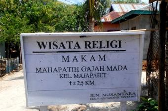 Salah satu lokasi yang dipeprcaya sebagai tempat makam Gajah Mada.
