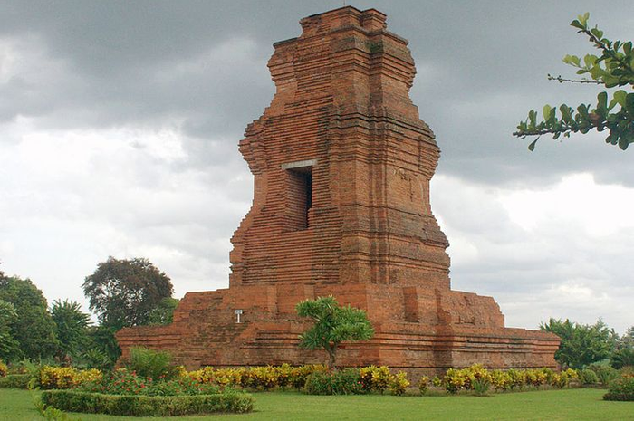 Candi Brahu, salah satu candi peninggalan Kerajaan Majapahit