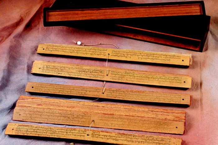 Kitab Negarakertagama. Salah satu kitab peninggalan Kerajaan Majapahit