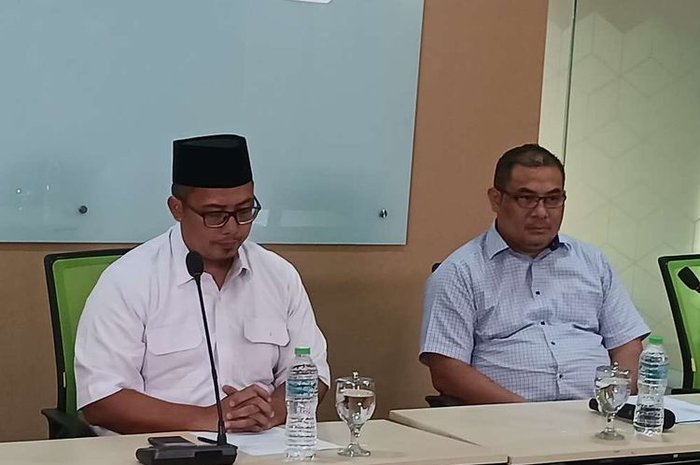 Presiden Aksi Cepat Tanggap (ACT) Ibnu Khajar (kanan)