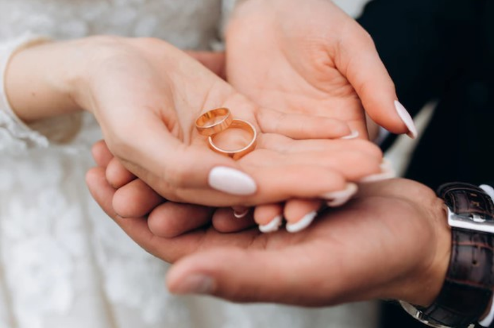 Jodoh yang cocok untuk weton Rabu Wage menurut cara menghitung weton jodoh.