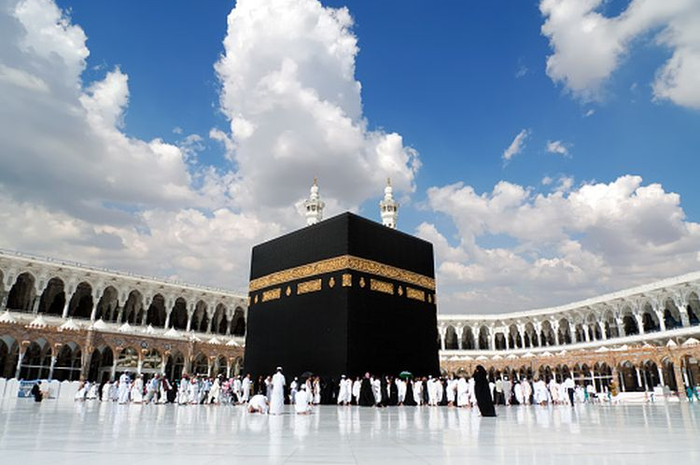 Ada usulan biaya haji Indonesia naik, namun estimasi keberangkatan haji juga lama.