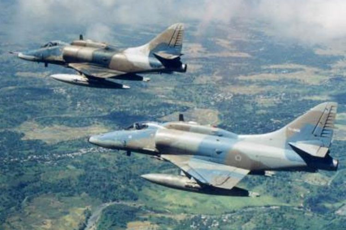 Kisah jet tempur A-4 milik TNI AU yang dibeli dari Israel. 