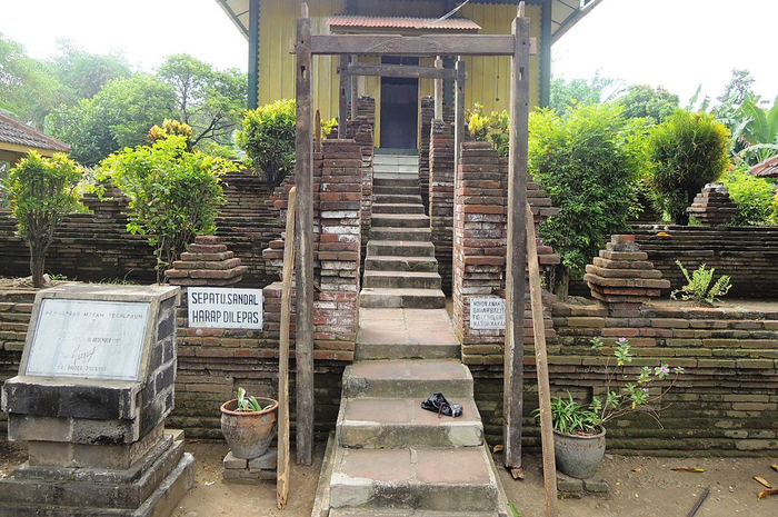 Kompleks pemakaman Tegalarum, tempat Amangkurat I dimakamkan. Konon, jenazah raja Mataram Islam keempat itu tak pernah membusuk.