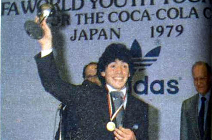 Diego Maradona punya kenangan indah saat bertemu timnas Indonesia pada Piala Dunia U-20 tahun 1979. Ujungnya, dia membawa Argentina juara.