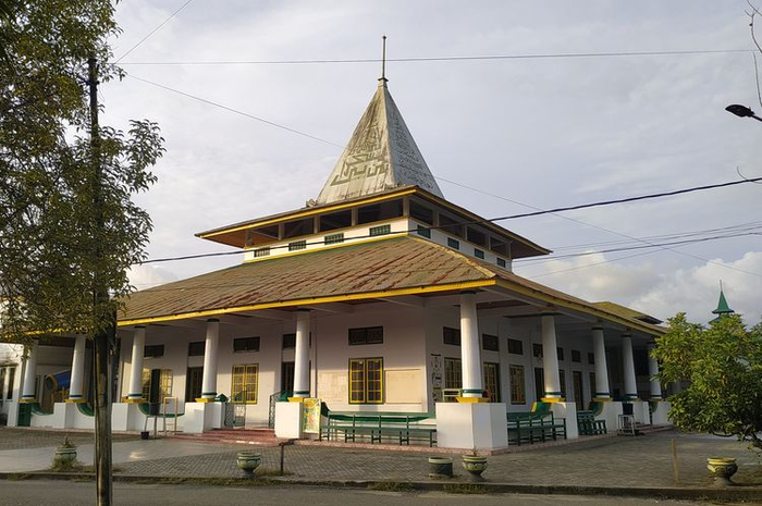 Walau selalu di bawa bayang-bayang Kesultanan Ternate, Kesultanan Bacan disebut tidak pernah jatuh ke tangan Belanda.
