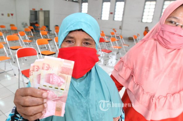 Juni menjelang Idul Adha, terutama di wilayah Jawa Tengah, waktunya jadwal pencairan BLT PKH. Lumayan.