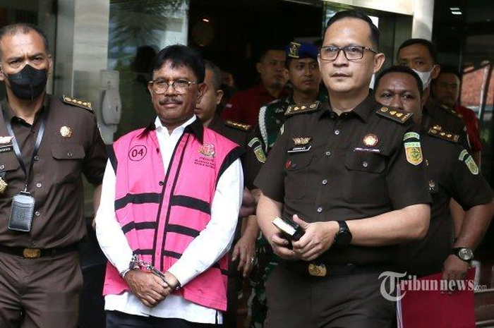 Mantan Mengkominfo Johnny G Plate yang dituduh rugikan negara hingga Rp8 triliun.