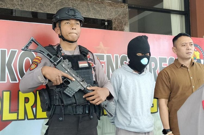 Bocah 13 tahun membakar sekolah tempatnya belajar, mengaku sering dibully oleh teman sekolahnya, juga tak diperhatikan guru.