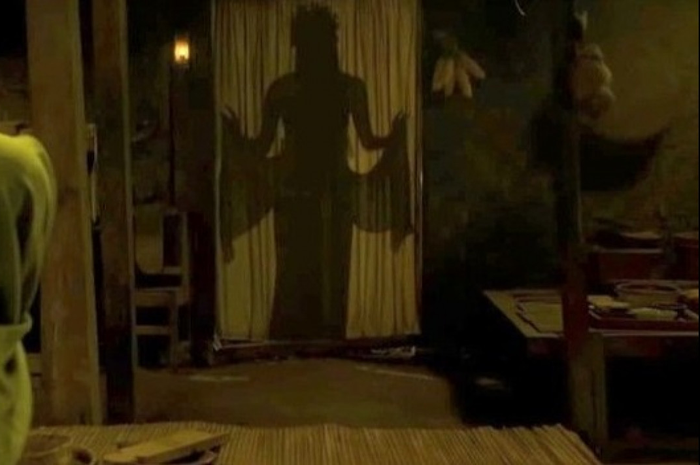 Salah satu adegan dalam film 'KKN di Desa Penari'. Berikut ini arti weton tulang wangi yang menarik perhatian banyak orang