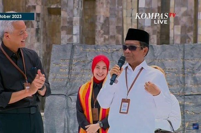 Mahfud MD sempat menerima tawaran dari pihak Anies Baswedan dan Prabowo Subianto. Tapi dia mantap menjadai cawapres Ganjar Pranowo.