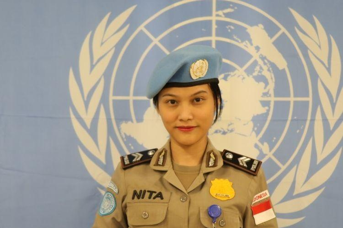 Sosok Briptu Renita Rismayanti, wanita cantik yang dinobatkan sebagai Polwan Terbaik PBB 2023.