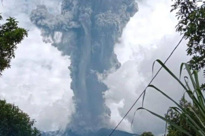 Gunung Marapi meletus, menewaskan 11 pendaki. Apa perbedaan Gunung Marapi dan Gunung Merapi?