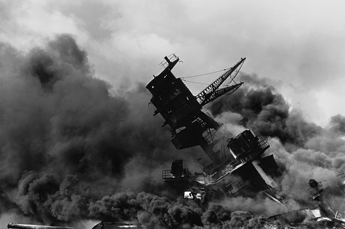 Serangan Pearl Harbor, peristiwa yang mengubah sejarah dunia hingga berdampak terhadap kemerdekaan Indonesia.