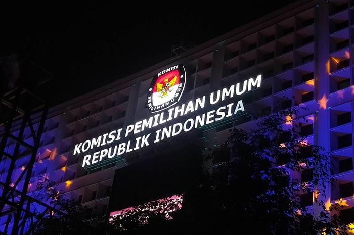 Gedung Komisi Pemilihan Umum (KPU). Pelajari penjelasan tentang tugas dan kewenangan lembaga negara auxilary yang membantu lembaga utama dalam menjalankan fungsi negara.
