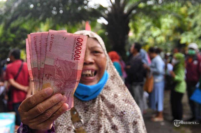 Pemerintah memastikan BLT Pangan akan dicairkan sebelum Lebaran 2024. Nominalnya Rp600.000