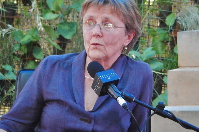 Helen Garner Tak Sadar Memenangkan Hadiah Sastra Senilai Rp1,9 Milyar Setelah Memeriksa E-mail Sampahnya