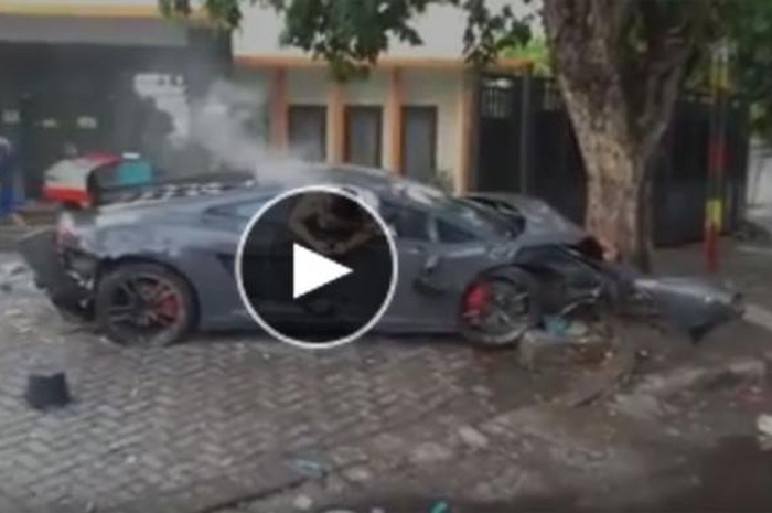 Video Sesaat Setelah Lamborghini Tabrak dan Tewaskan Seorang Pengguna Jalan Usai Balapan dengan Ferrari