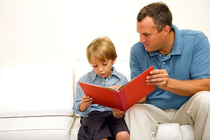 Memupuk Minat Baca Anak (4): Beri Buku Bacaan dengan Tata Bahasa yang Benar