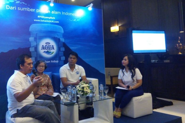Berikan Edukasi Soal Air Bersih, Danone AQUA Hadirkan Permainan Mesin Pencapit Terbesar di Indonesia