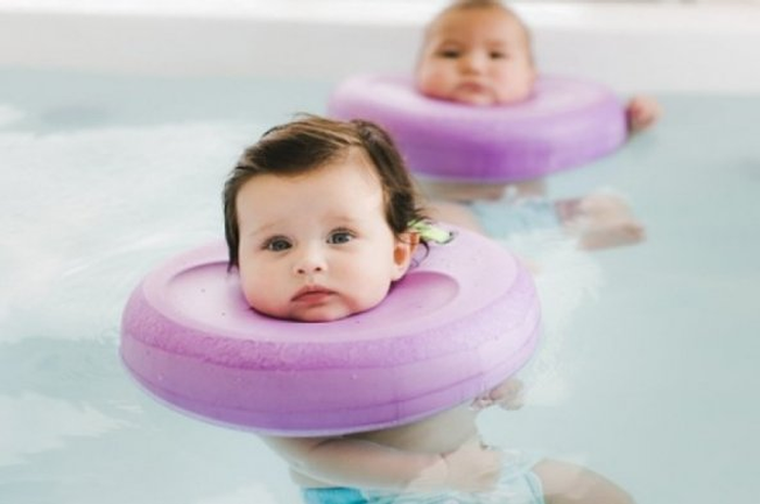 Bayi berenang