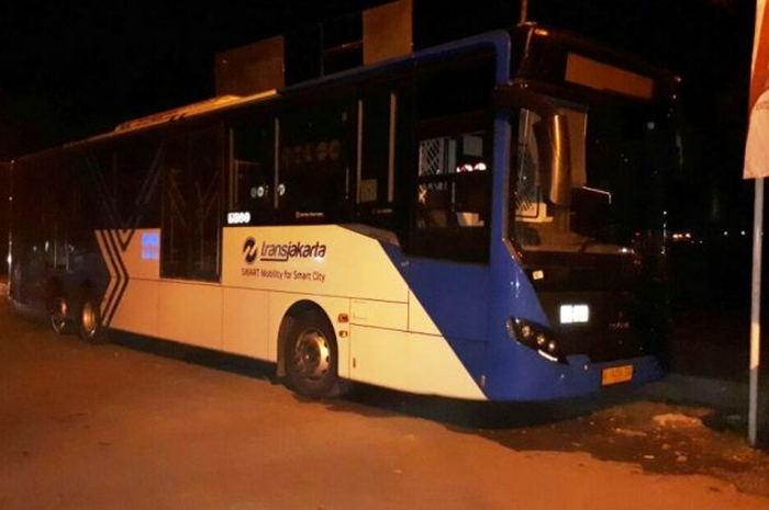 Bus Transjakarta curian yang diamankan dari sopir bernama SS di Mapolres Pekalongan, Rabu (26/7/2017) malam. 