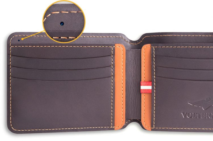 Benda untuk menyimpan uang tersebut kini dibuat semakin canggih. Sebabnya, dompet itu dilengkapi dengan teknologi seperti pelacak GPS.