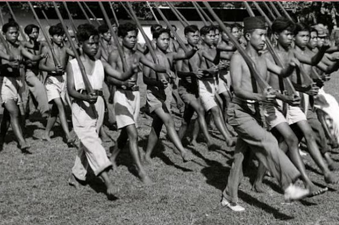 Tapi tidak sedikit laskar yang dibentuk oleh tokoh-tokoh karismatis dan jagoan lokal suatu daerah ataupun tokoh militer bekas didikan Jepang seperti Kompi Barisan Berani Mati.