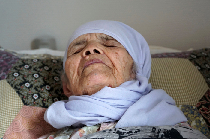 Perjalanan mereka telah menjadi berita utama pada 2015 lalu saat mereka menjadi bagian arus imigran besar-besaran dari Irak, Suriah, Afganistan, dan negara-negara lainnya menuju Eropa.
