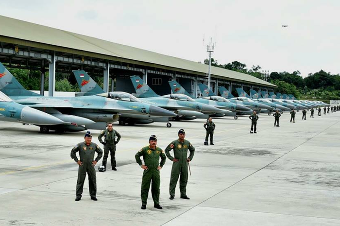 Perang radar  antara kedua pihak pun berlangsung seru. Yang lebih menegangkan jet Indonesia telah dikunci oleh radar dan rudal Hornet jet tempur AS. 