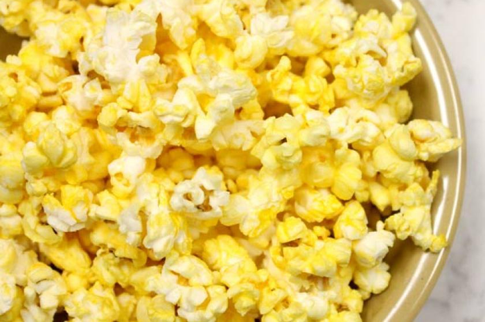 Ada 10 makanan yang harus dihindari saat usia 30 tahun agar tidak berdampak seperti penuaan dini, penambahan berat badan, bahkan kanker.