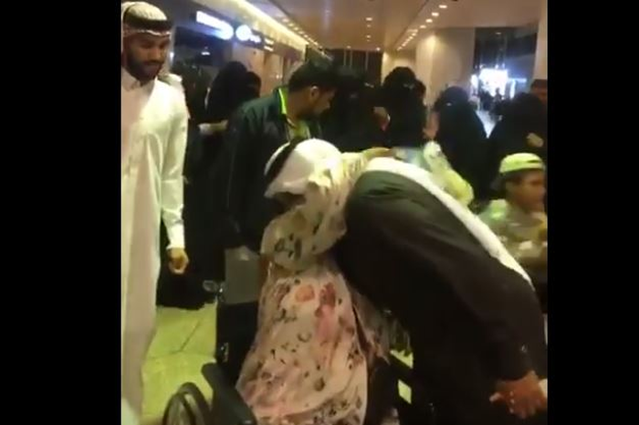 Tidak semua para majikan TKW Indonesia berperilaku kasar, buktinya satu keluarga di Arab ini.