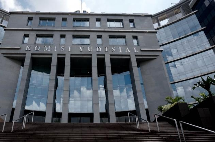 Meski begitu, MA masih menunjukkan itikad baik dengan mengajak KY membahas perbedaan tafsir teknis yudisial dengan perilaku dalam pembicaraan Tim Penghubung MA dan KY.
