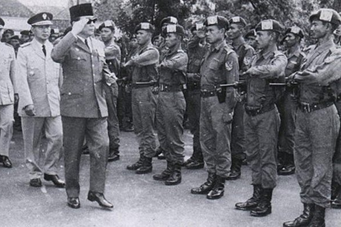 Setelah dibubarkan, seluruh anggota Tjakrabirawa dianggap terlibat dalam Gerakan 30 September. Mereka diburu dan disiksa sedemikian rupa.