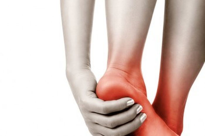 Beberapa kondisi dan nyeri di kaki sekaligus mengungkapkan masalah kesehatan dalam tubuh Anda. Kenali kondisinya agar lebih tahu cara mengobatinya!