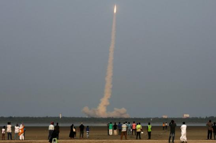 GSAT-6A memiliki berat 2.066 kg dan dibangun dengan gelontoran dana senilai 2,7 miliar rupee atau setara Rp570,9 miliar.