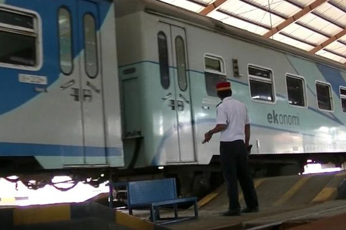 Semula KA Premium tersebut akan diluncurkan pada tanggal 1 September 2017. Namun, karena bertepatan dengan Hari Raya Idul Adha, rencana peluncurannya akan kami jadwal ulang.