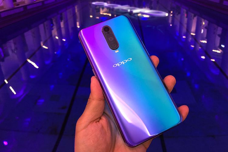 Canggih! Oppo R17 Pro Punya Dua Baterai dan Tiga Kamera Belakang