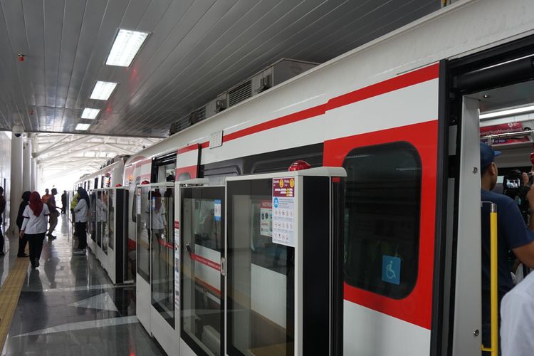 LRT Jakarta-Bogor-Depok: Transformasi Transportasi Metropolitan dengan Sentuhan Kebunbibit.id