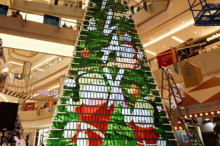 Xiaomi Bikin Pohon Natal Setinggi 8 Meter dari 1.000 Xiaomi Mi Play