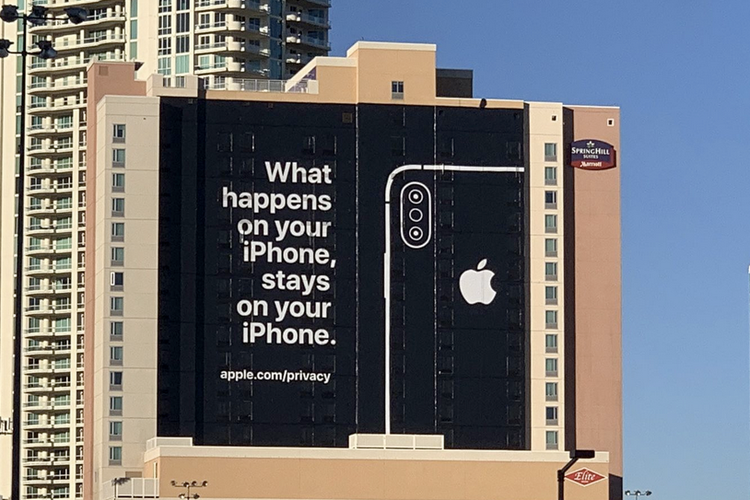 Sambut CES 2019, Apple Pasang Iklan Raksasa Sindir Kompetitor