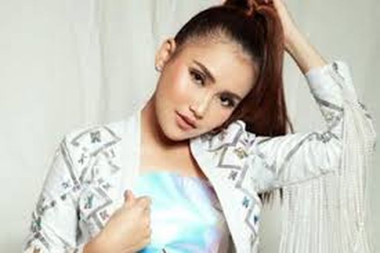 Fakta Perceraian Aura Kasih Dan Eryck Amaral Secara Verstek Halaman All Kompas Com