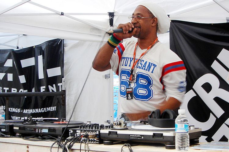 Dj kool herc. Dj kool. Dj kool. Кул херк основатель хип хопа. Клайв dj kool herc кэмпбелл.