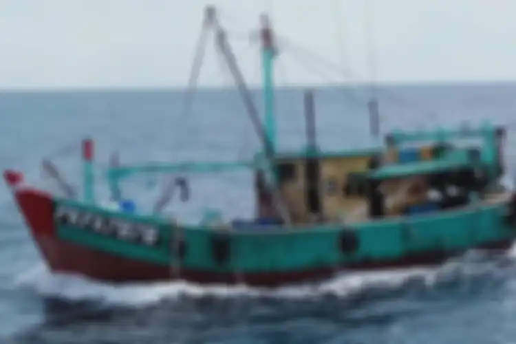Kapal KKP KP Hiu 08 yang dikejar kapal Coast Guard Malaysia karena menangkap nelayan ikan Malaysia mencuri ikan di perairan Indonesia