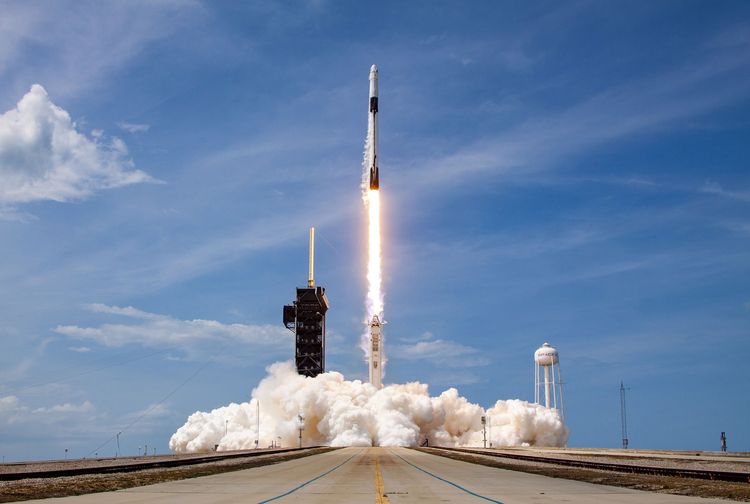 Roket Falcon 9 yang Berhasil Diluncurkan Nasa dan SpaceX