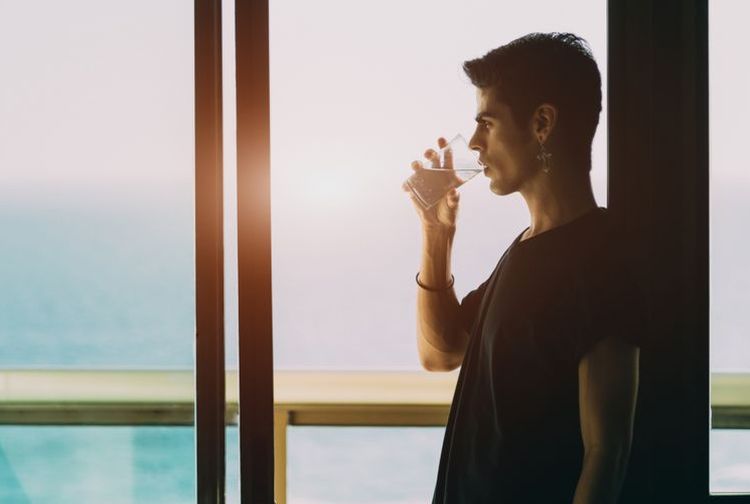 Hentikan Mulai Sekarang! Terlihat Sepele, Ternyata Makan dan Minum